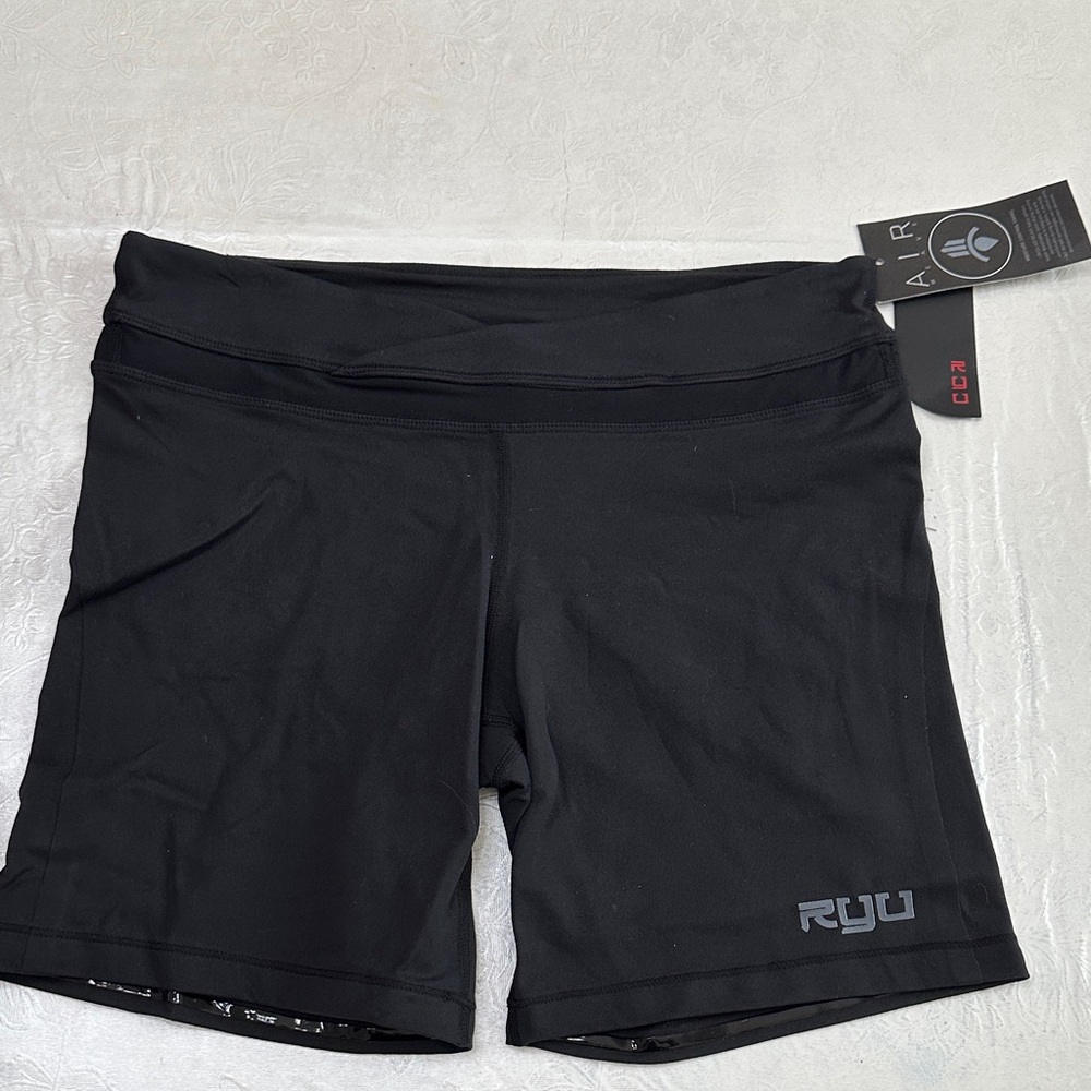 RYU GRIP HEM SHORT - black